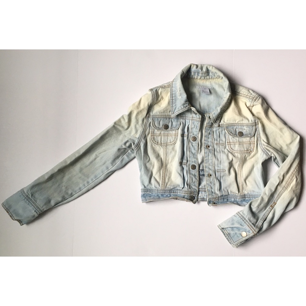 💥 Charlotte Russe Distressed Jean Jacket 💥